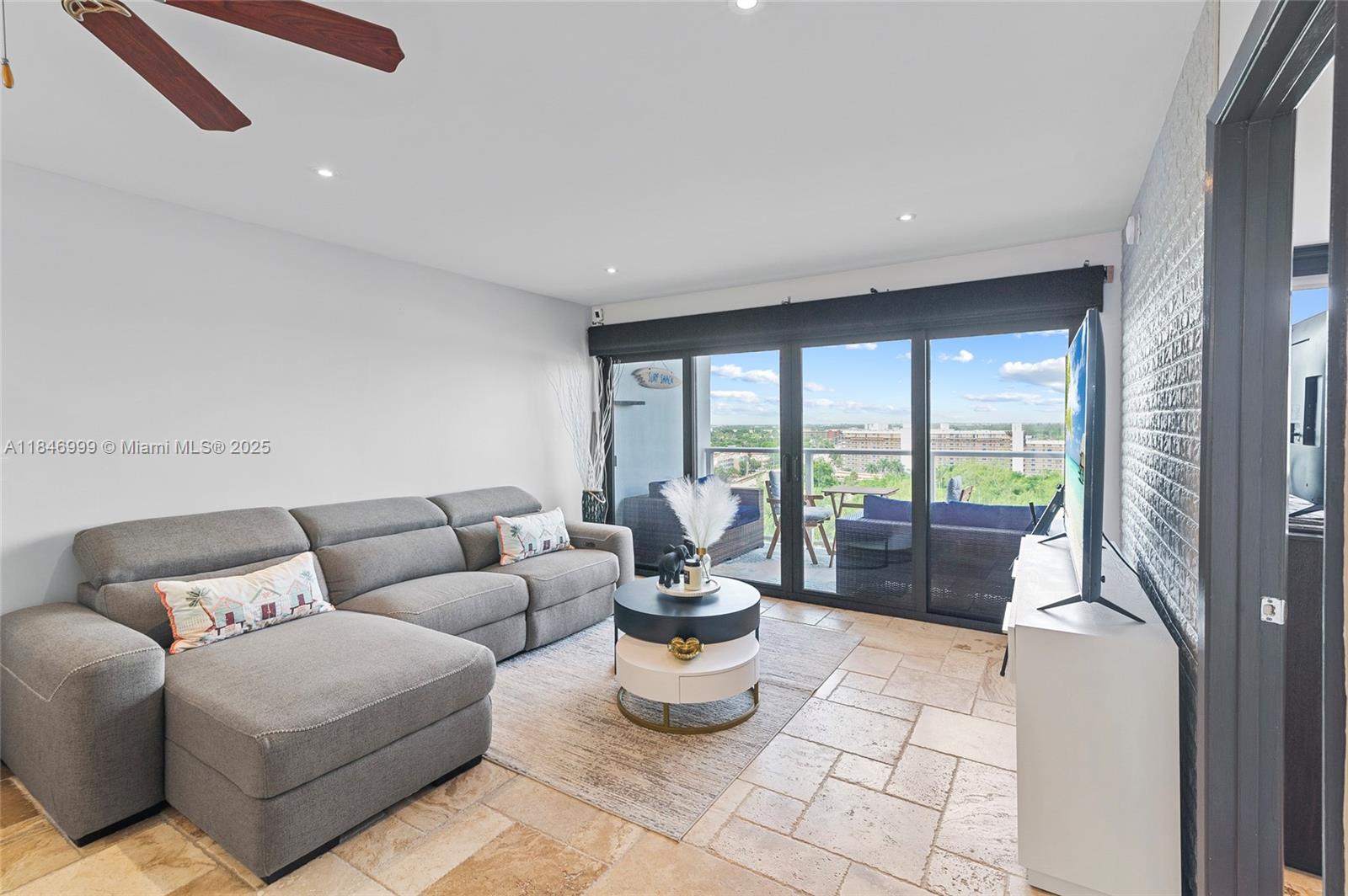 1401 N Riverside Dr 1406