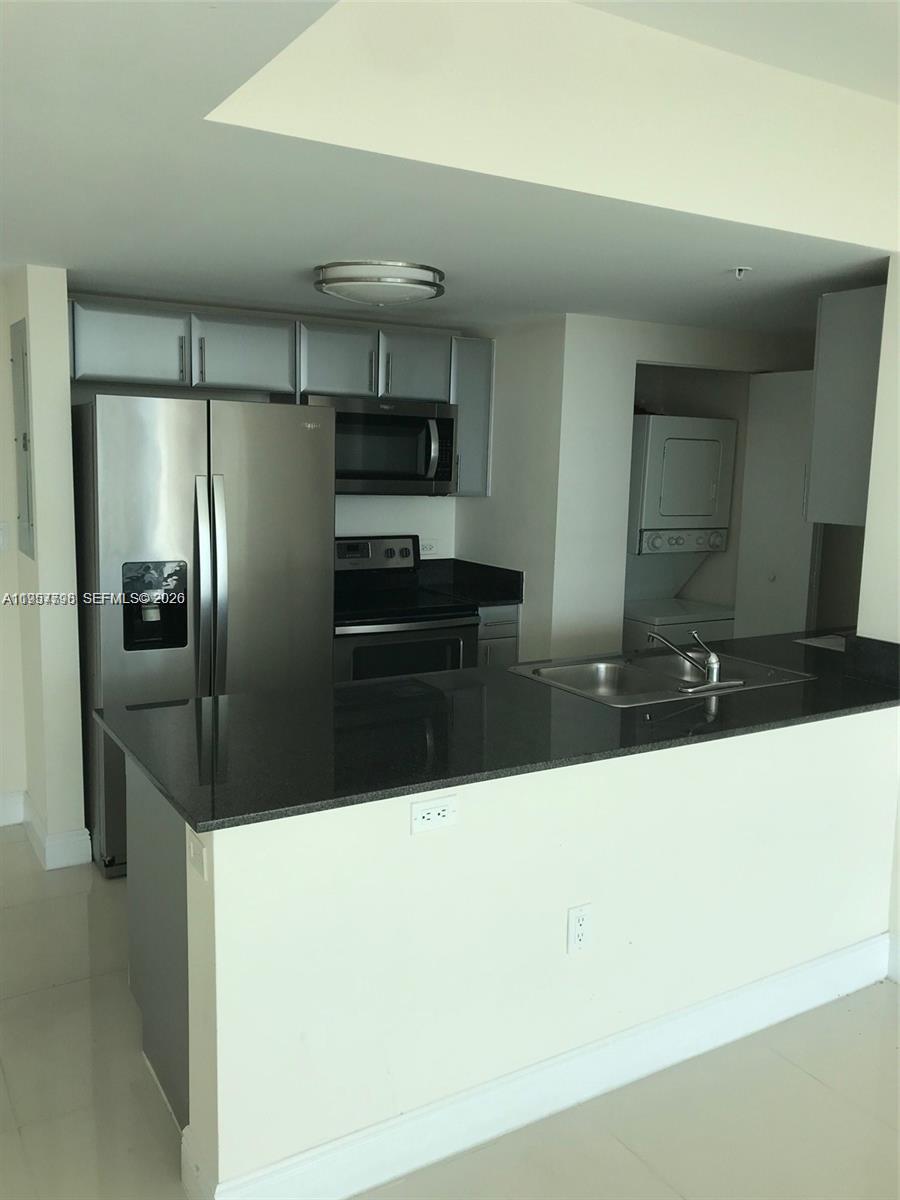 TERRAZAS RIVERPARK VILLAG - Residential Lease