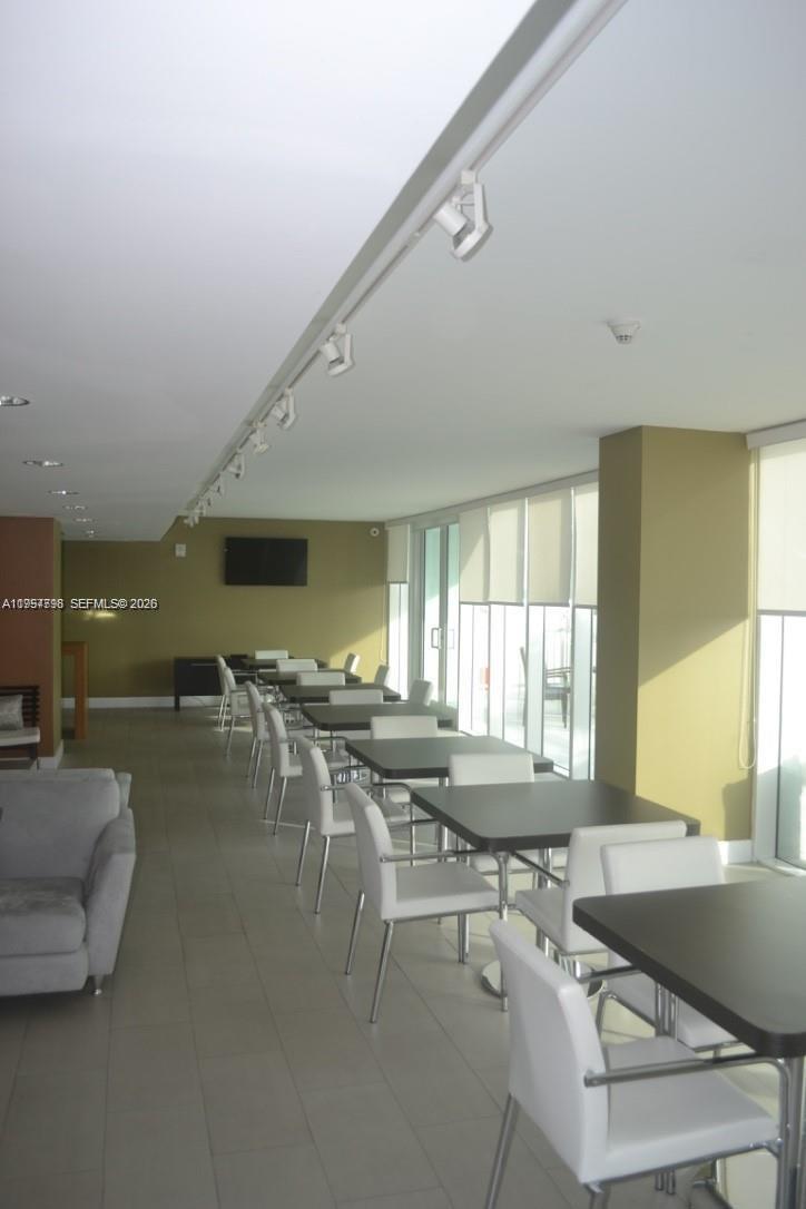 TERRAZAS RIVERPARK VILLAG - Residential Lease