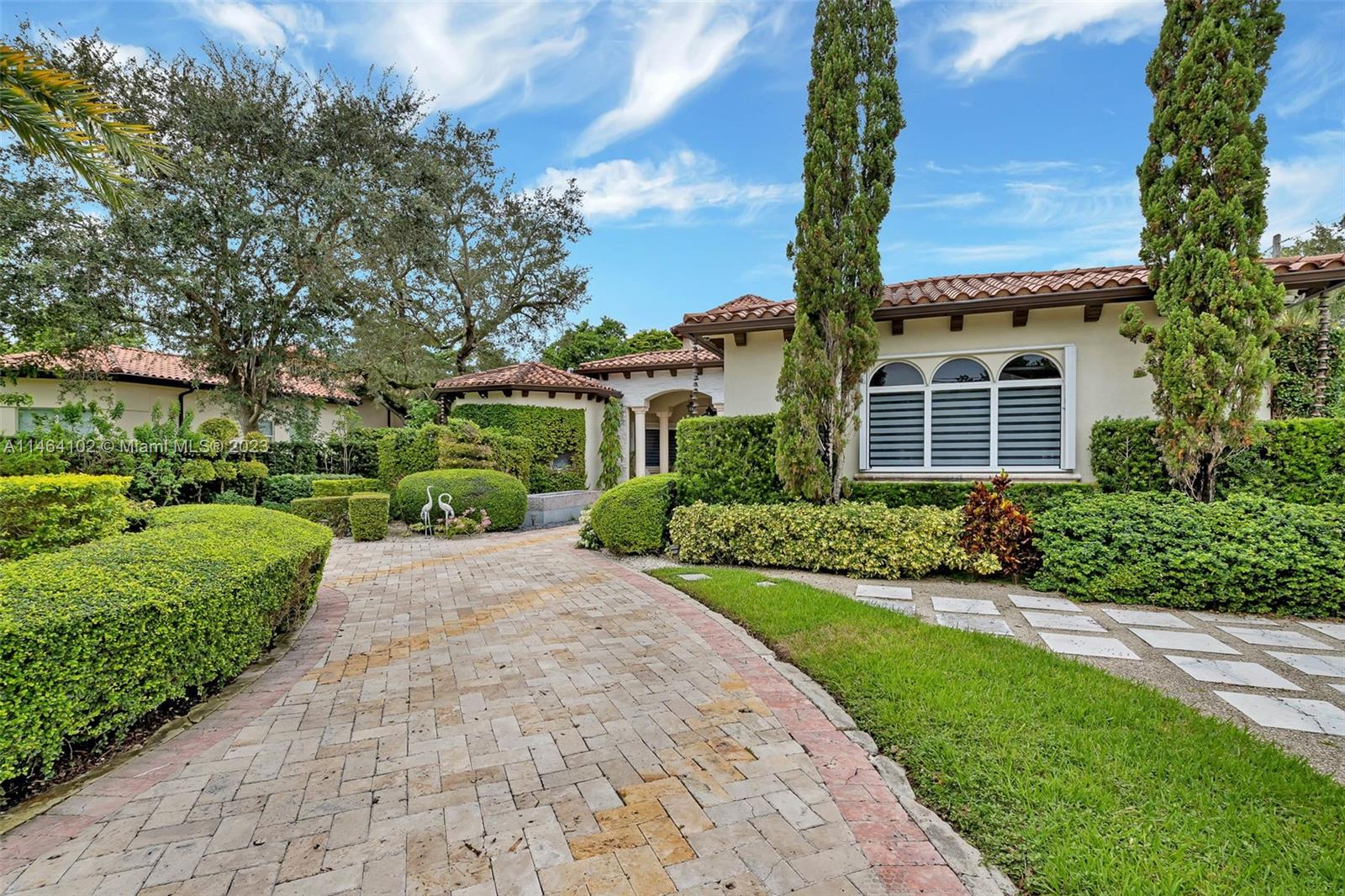 Pinecrest Oaks - Residential