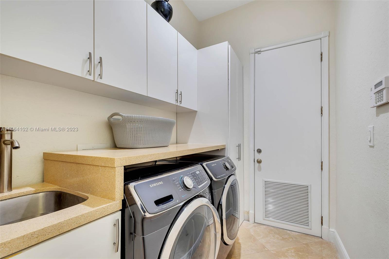 Pinecrest Oaks - Residential