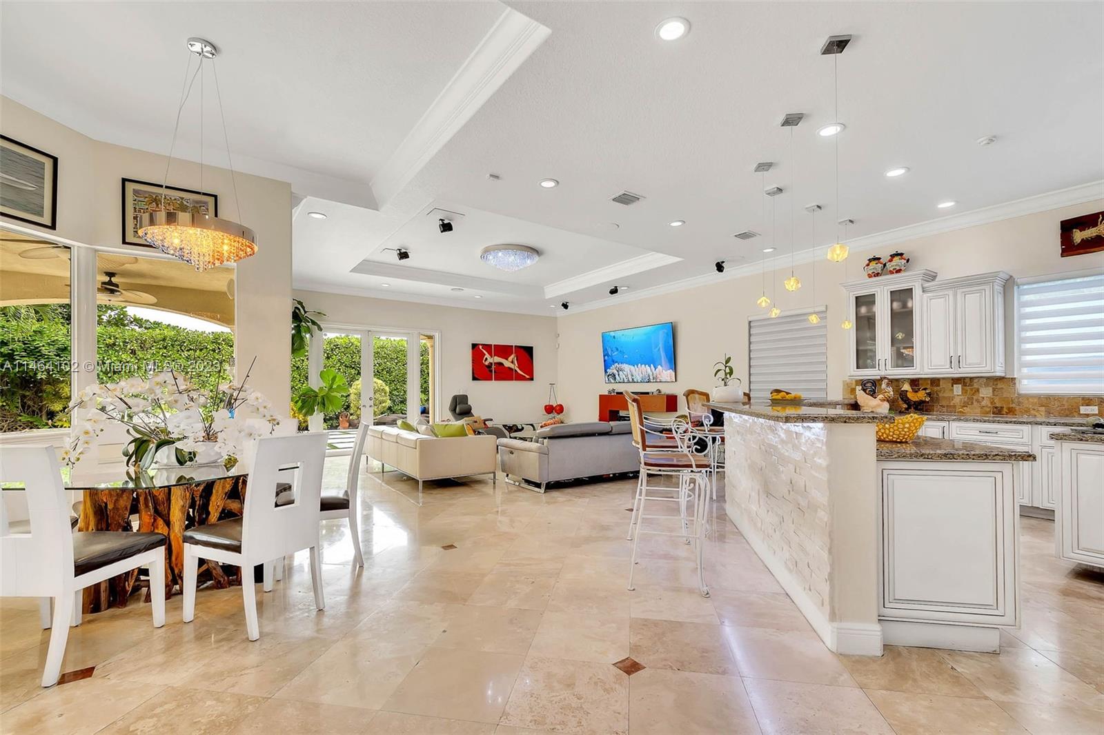 Pinecrest Oaks - Residential