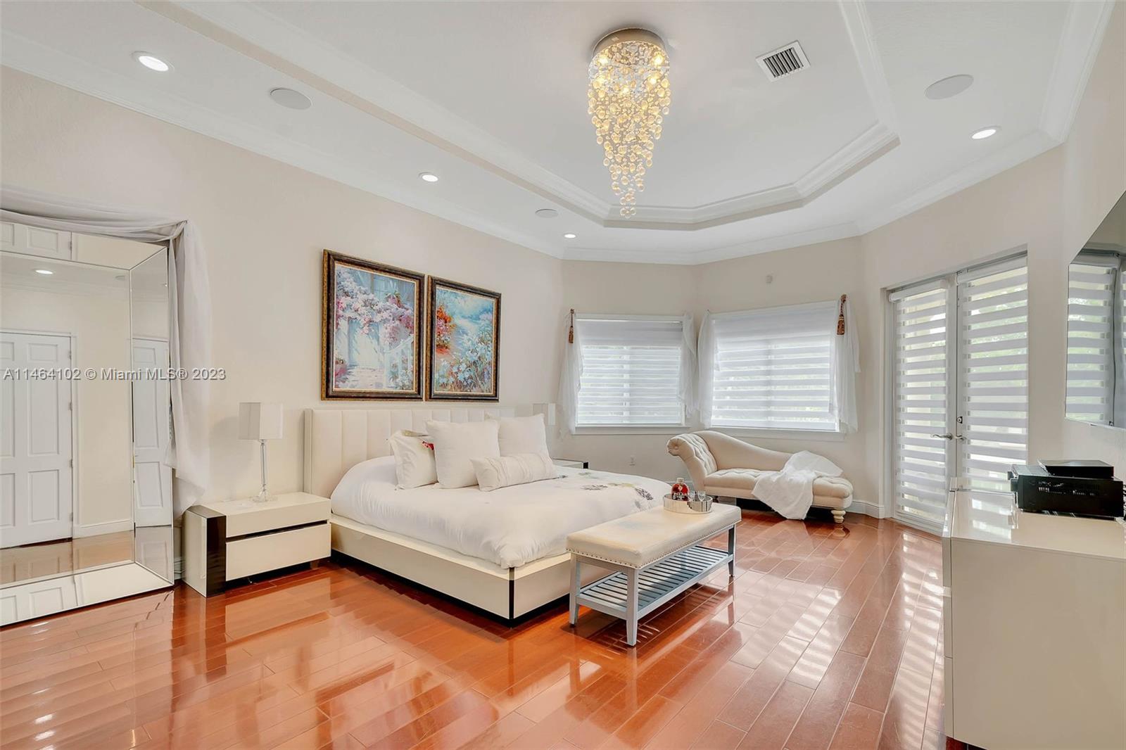 Pinecrest Oaks - Residential