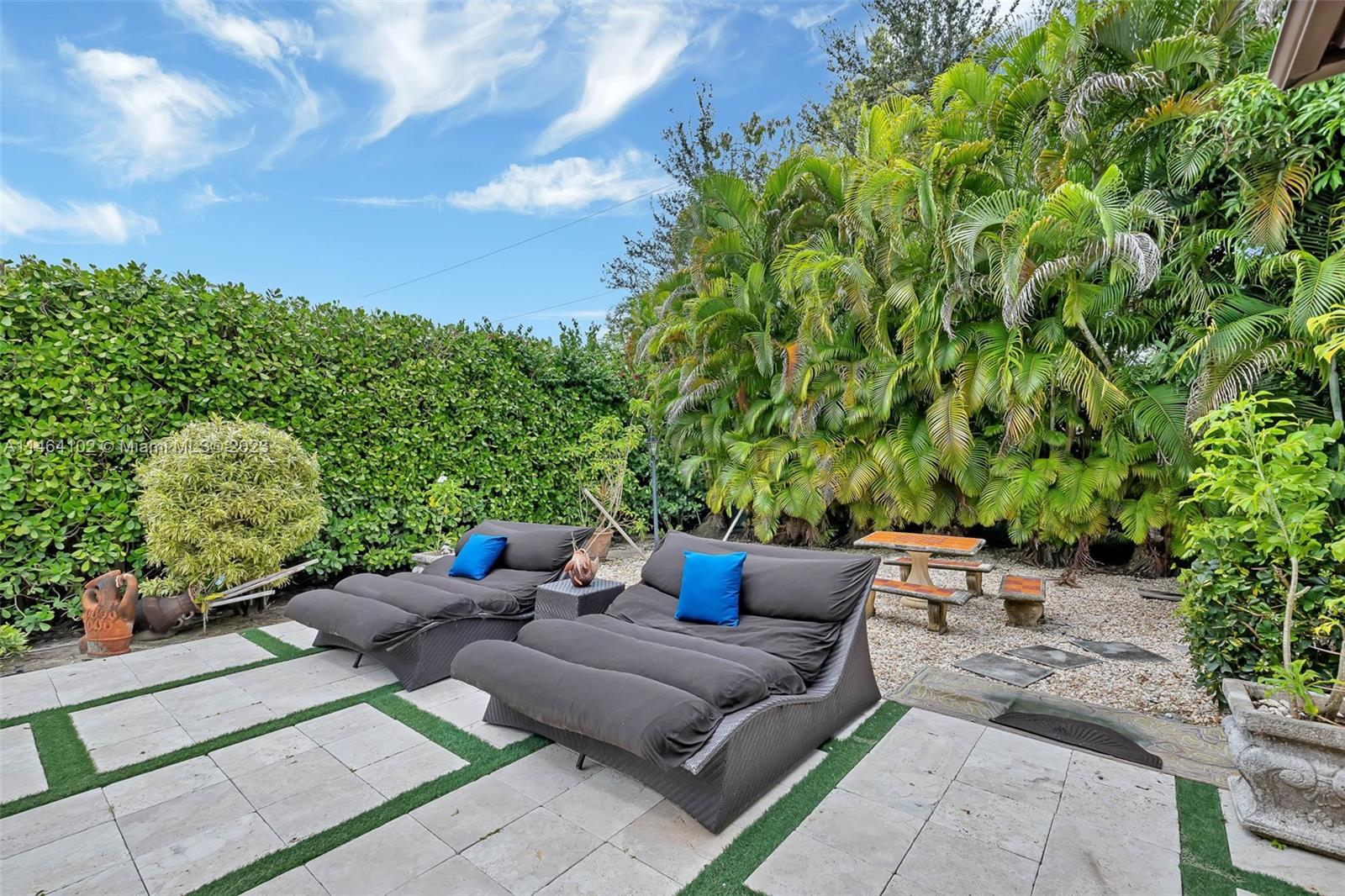 Pinecrest Oaks - Residential