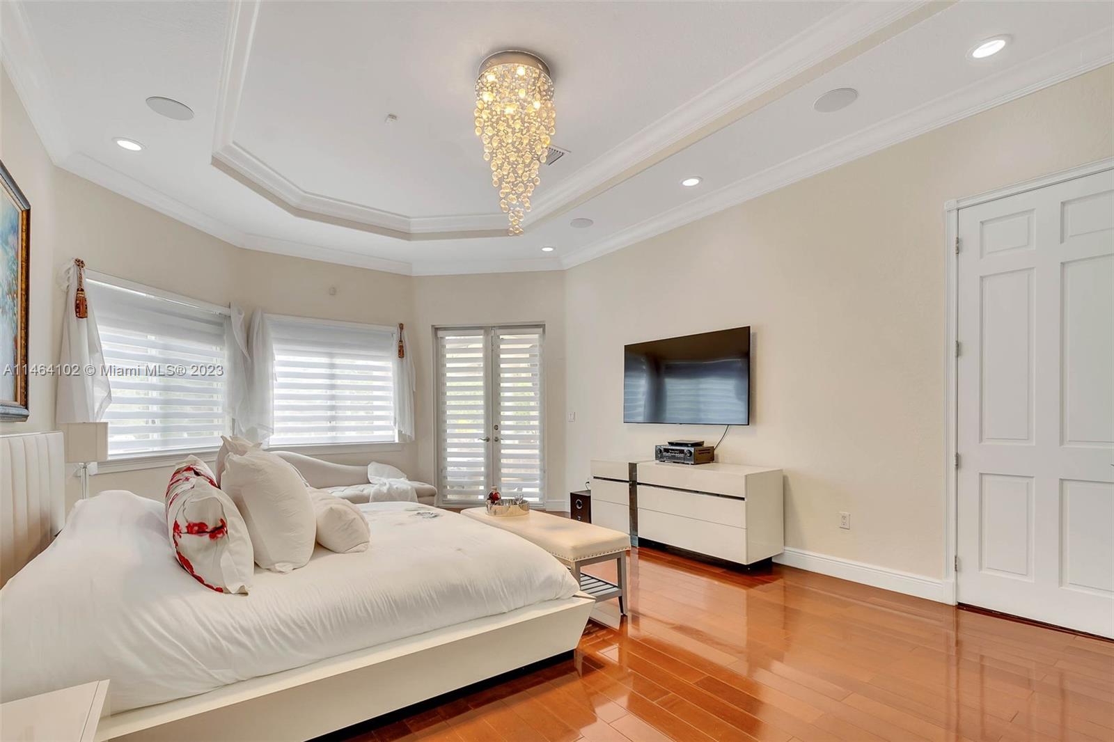 Pinecrest Oaks - Residential