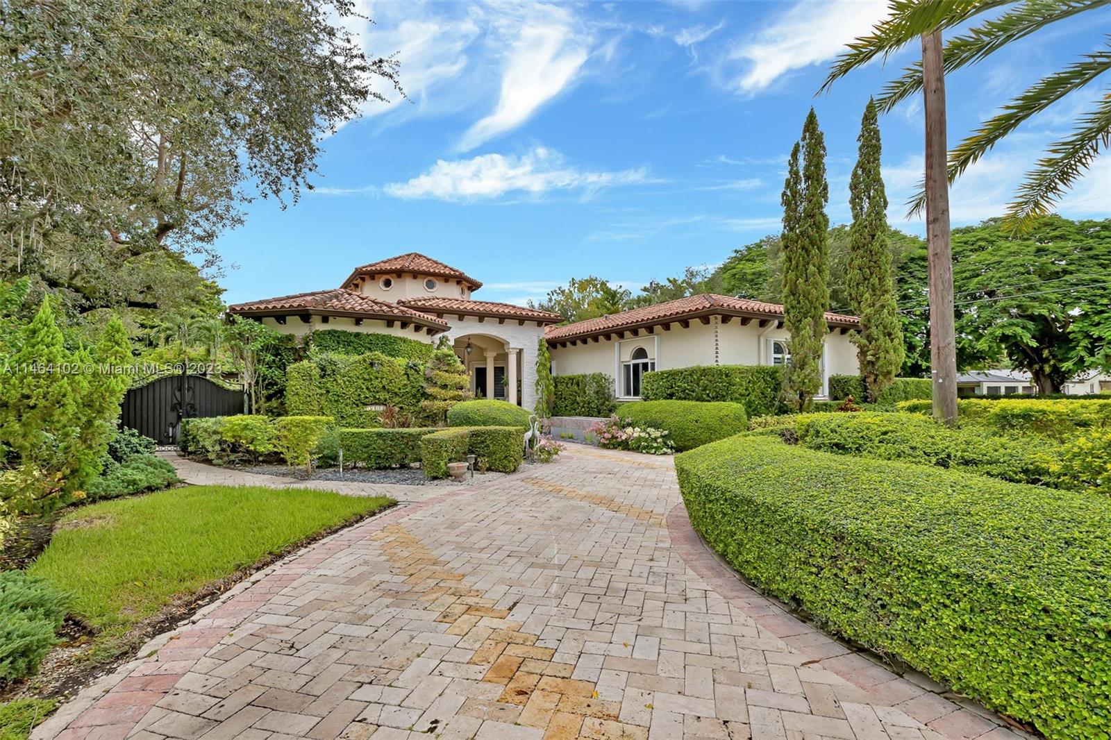 Pinecrest Oaks - Residential