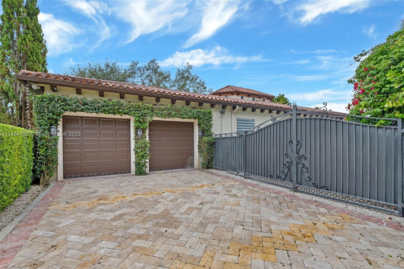 Pinecrest Oaks - Residential