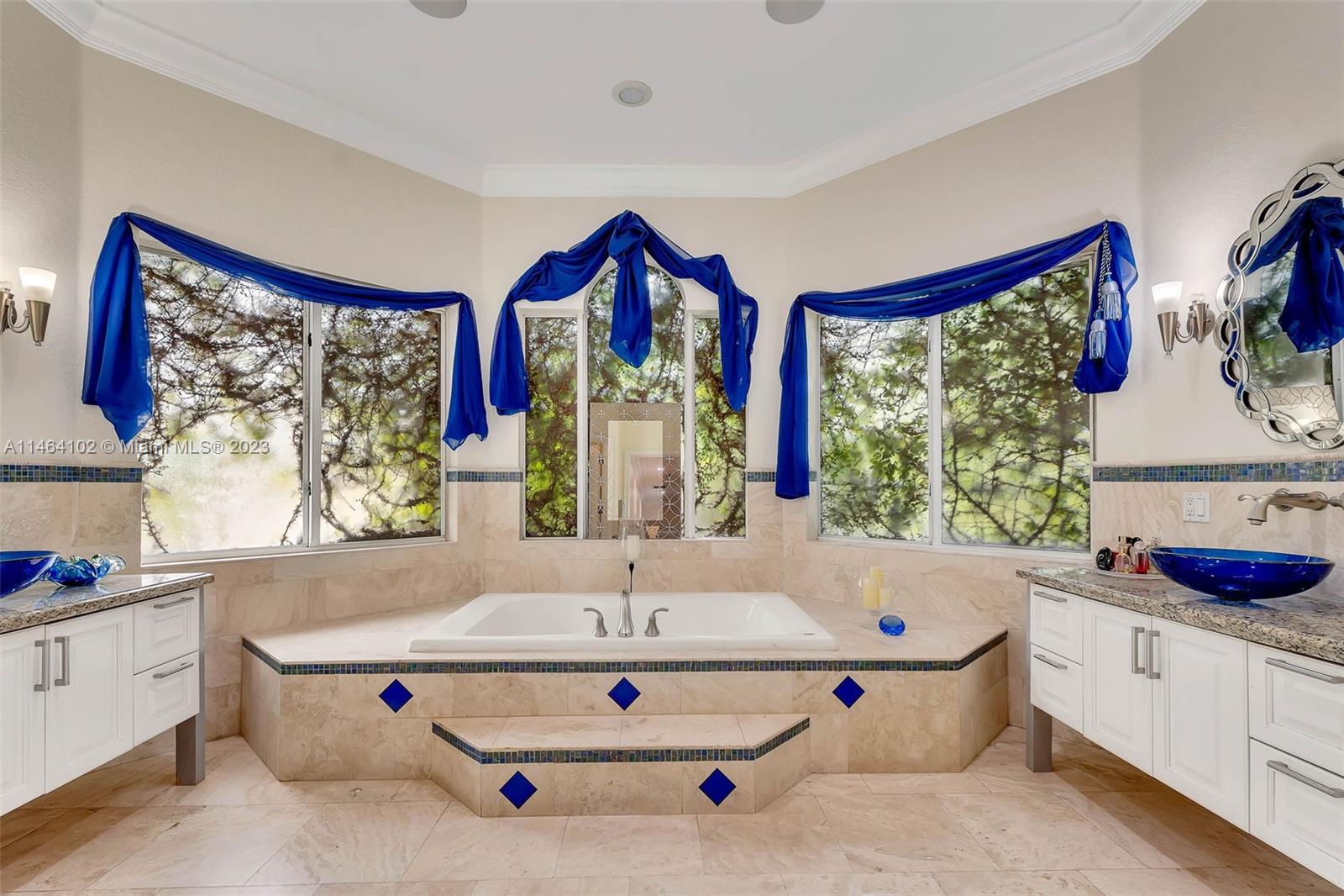 Pinecrest Oaks - Residential