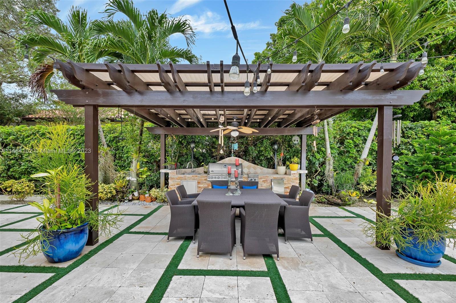 Pinecrest Oaks - Residential