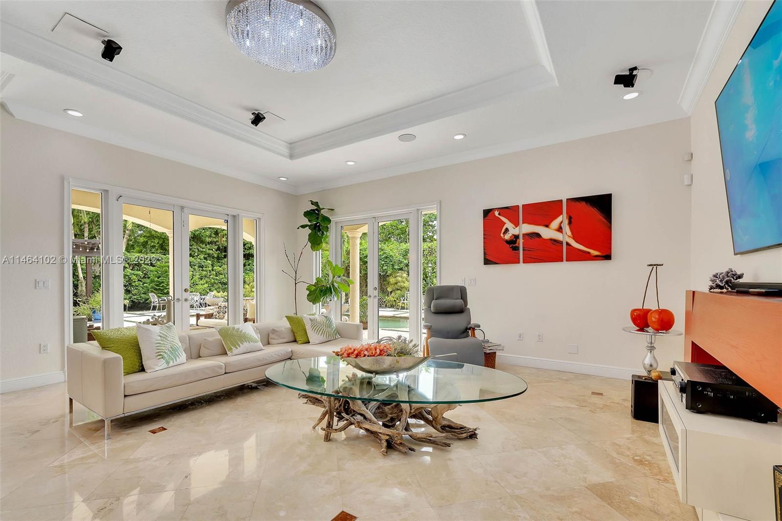 Pinecrest Oaks - Residential