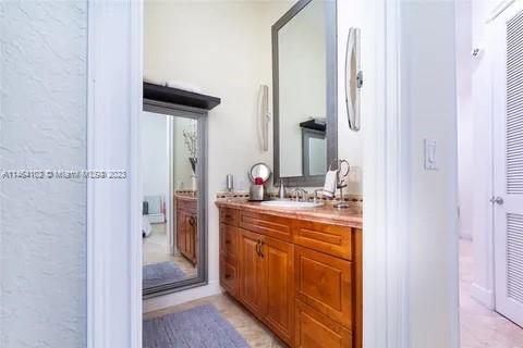 Pinecrest Oaks - Residential