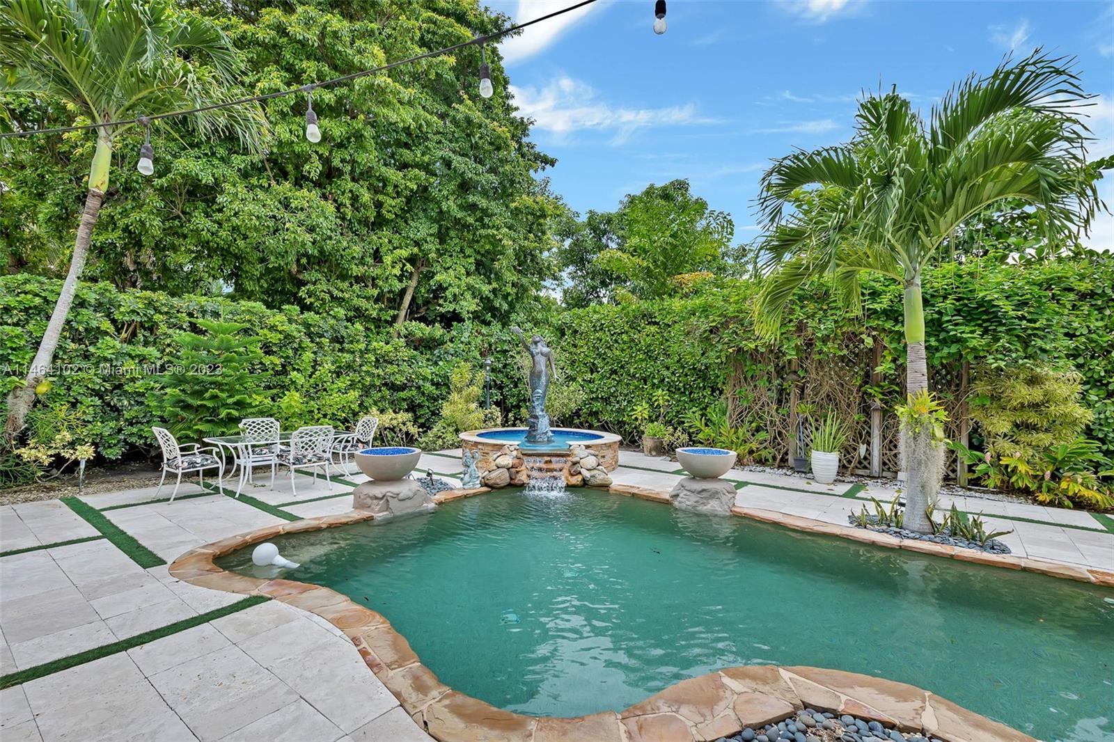 Pinecrest Oaks - Residential