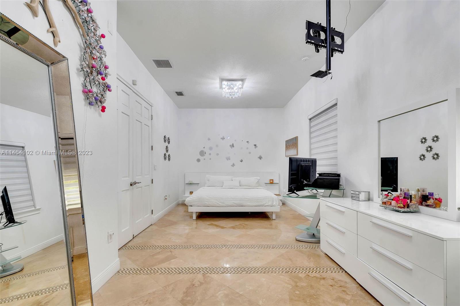 Pinecrest Oaks - Residential