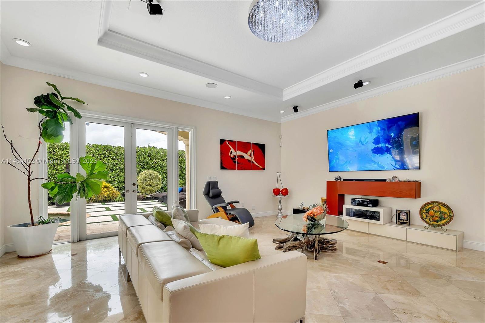 Pinecrest Oaks - Residential