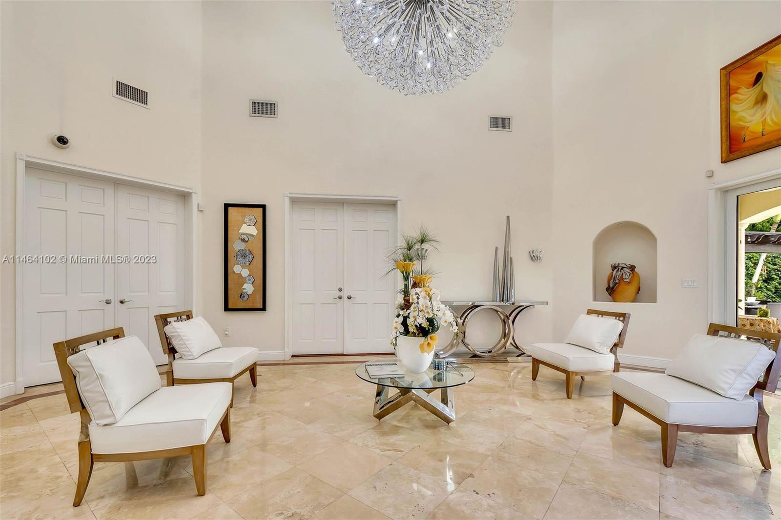 Pinecrest Oaks - Residential