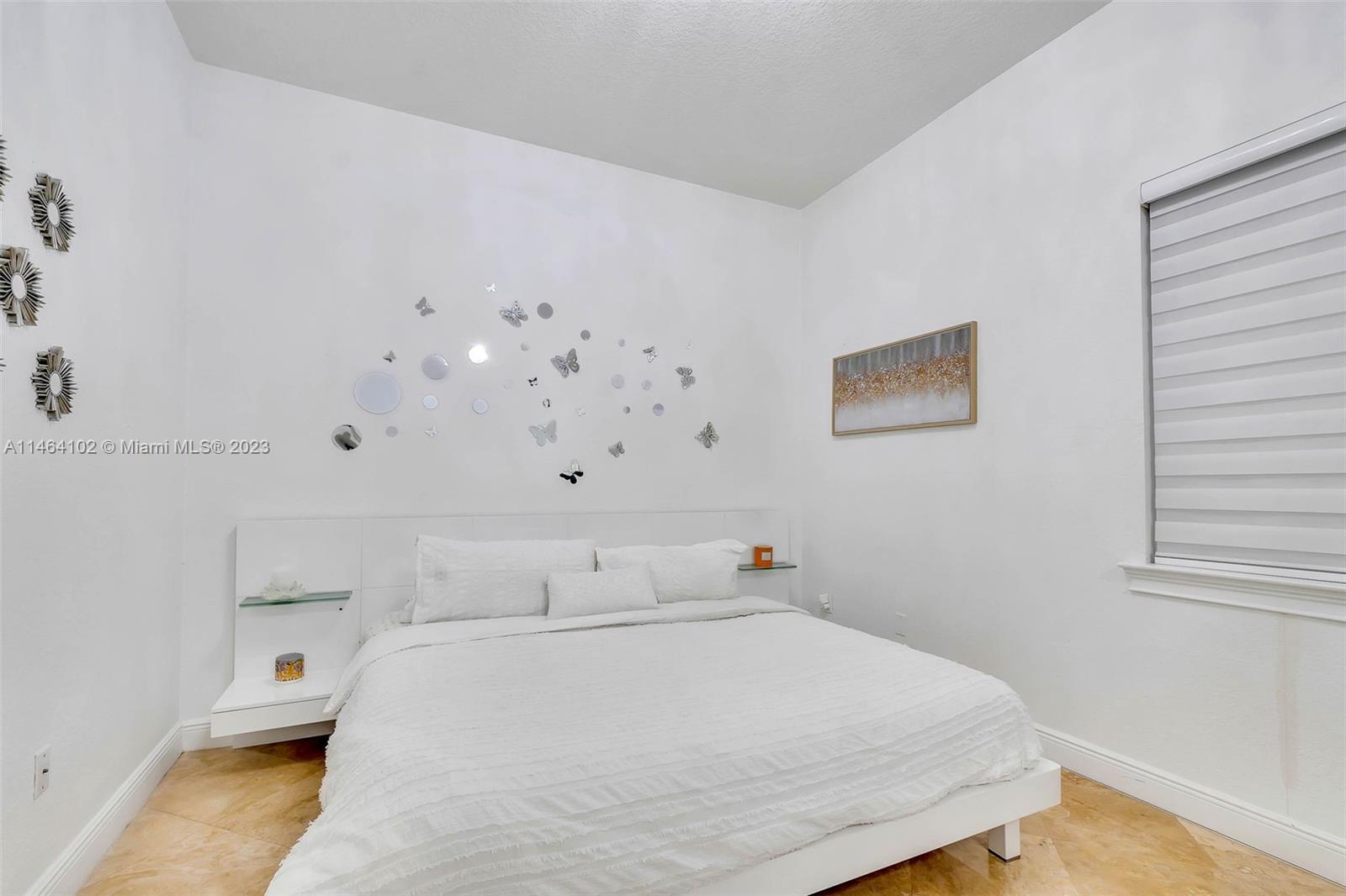 Pinecrest Oaks - Residential