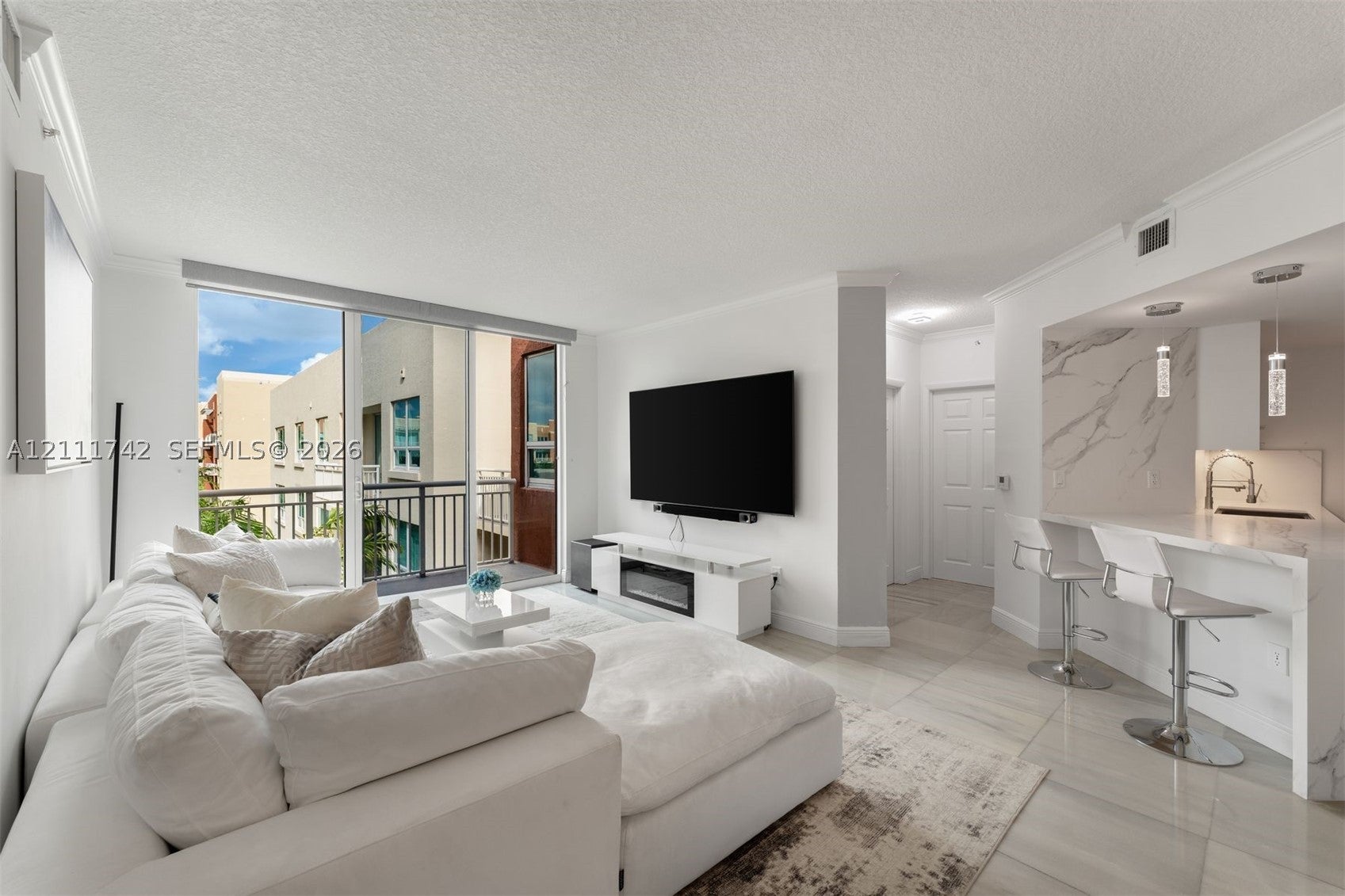 2000 N Bayshore Dr 619
