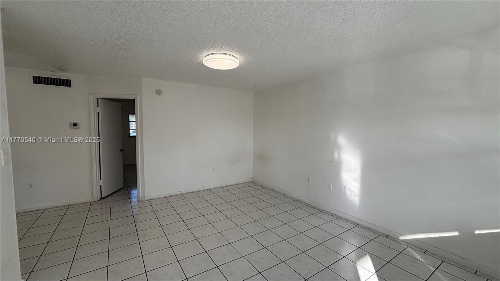 Rental Property at 321 Ne 1st Ct 206, Hallandale Beach, Broward County, Florida - Bedrooms: 1 
Bathrooms: 1  - $1,800 MO.