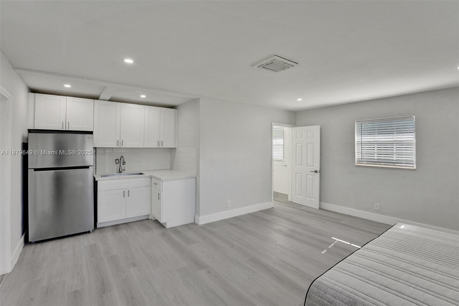 HOLLYWOOD BEACH HEIGHTS S - Residential Lease