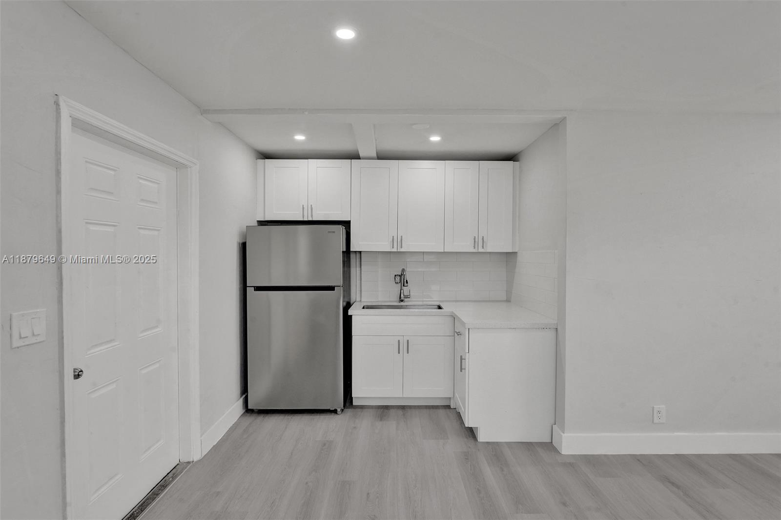 HOLLYWOOD BEACH HEIGHTS S - Residential Lease