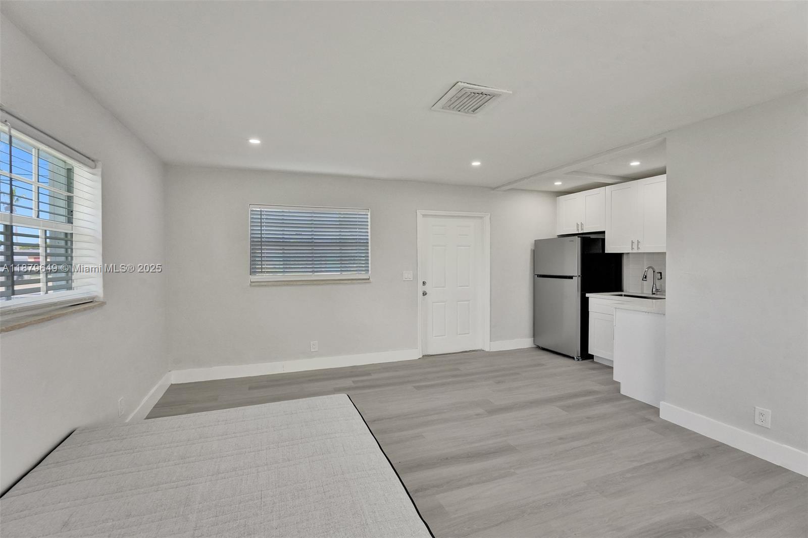 HOLLYWOOD BEACH HEIGHTS S - Residential Lease