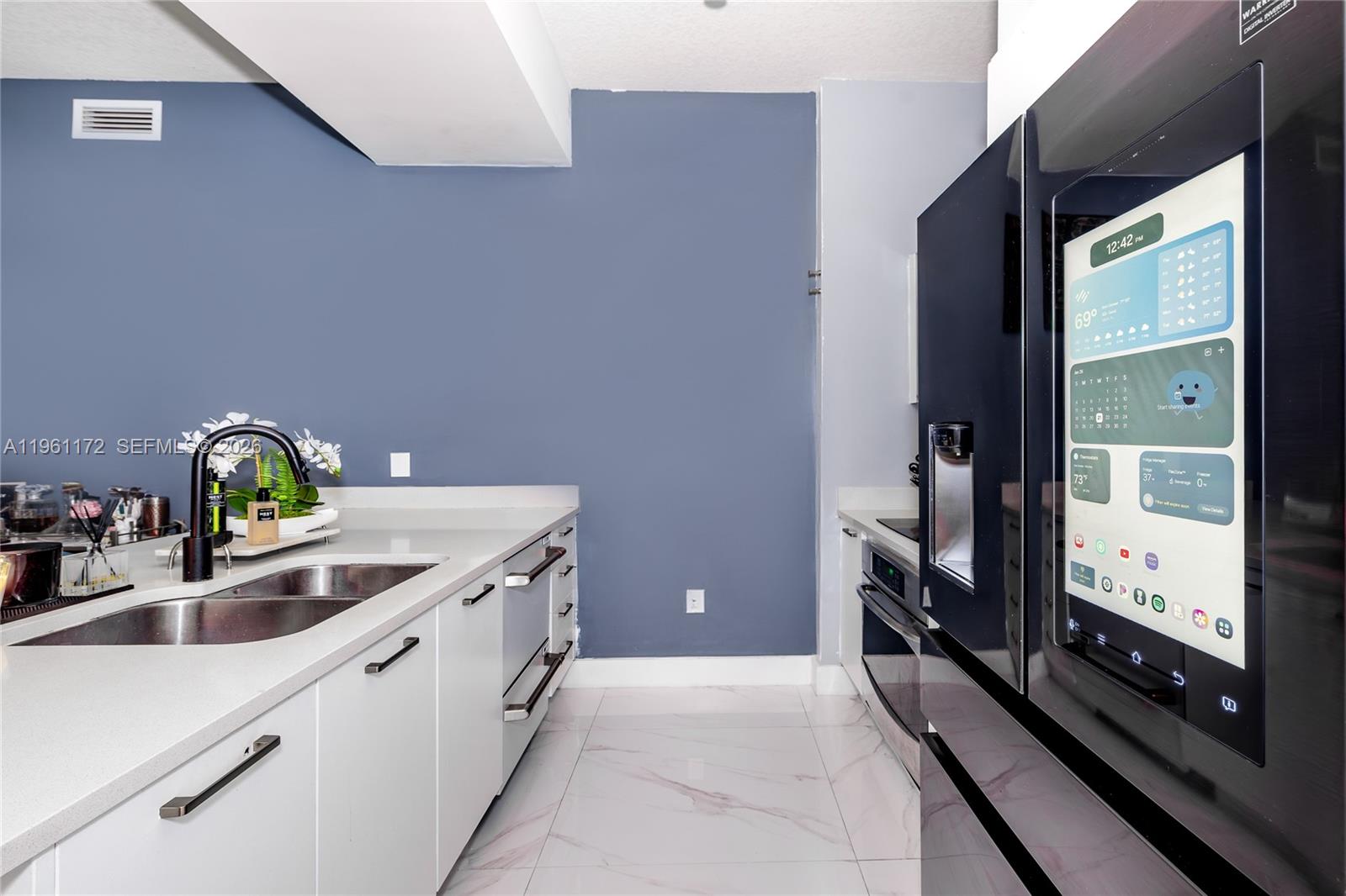 GALLERY ART CONDO - Residential