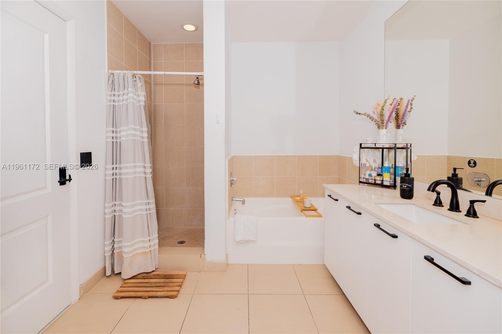 GALLERY ART CONDO - Residential