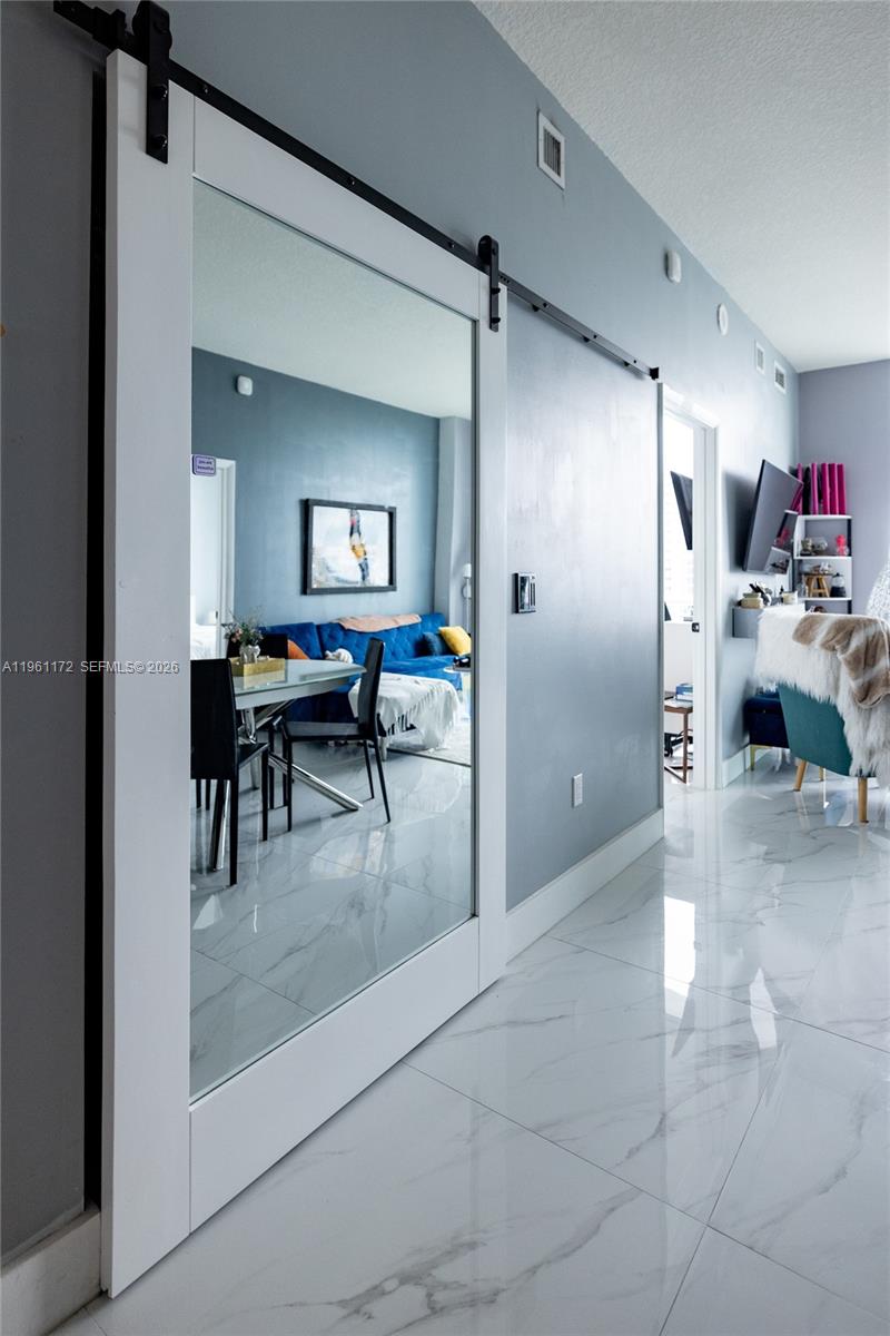 GALLERY ART CONDO - Residential