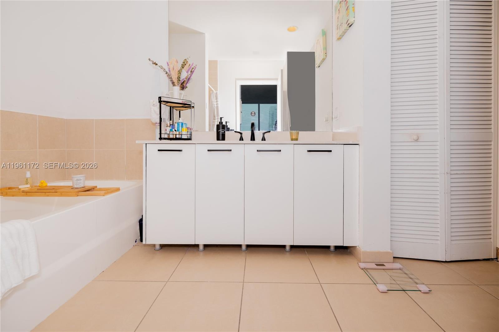 GALLERY ART CONDO - Residential