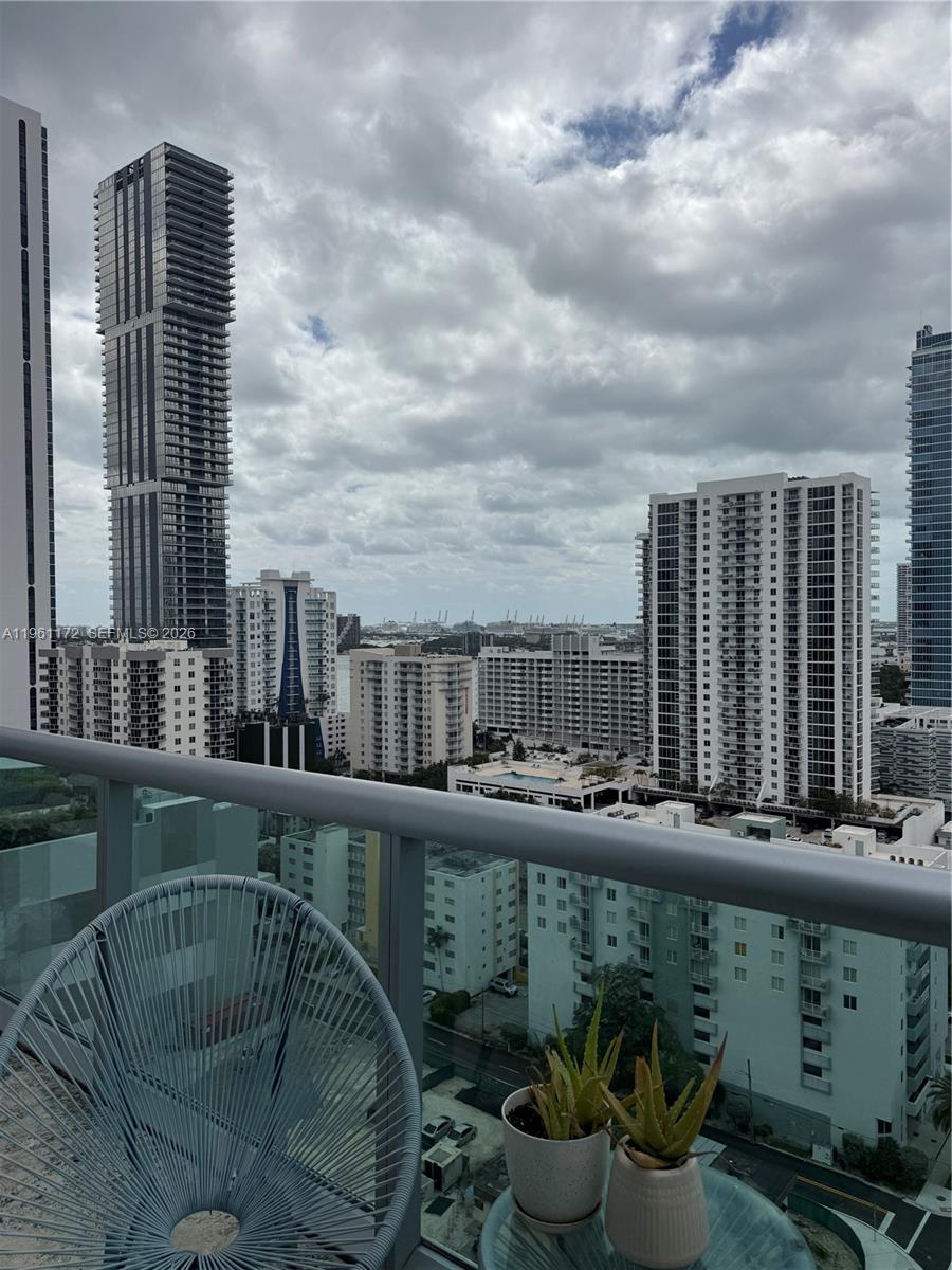 GALLERY ART CONDO - Residential
