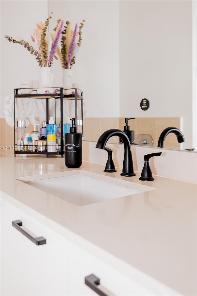 GALLERY ART CONDO - Residential