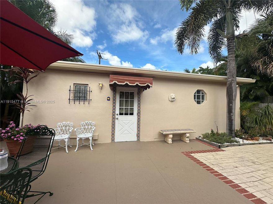 Charming Studio in the heart of West Palm Beach. 400 sq. ft. studio located in the desirable Northwood area. This well-maintained unit offers a comfortable living space with all utilities included—water, electric, and internet—providing exceptional value and convenience. Situated at 525 29th Street, the property is just minutes from Downtown West Palm Beach, the Intracoastal, Northwood Village’s shops and restaurants, parks, grocery stores, and public transportation. Washer and Dryer are share with the owner. 

Enjoy a low-maintenance lifestyle in a vibrant, walkable neighborhood with easy access to I-95. Perfect for anyone seeking a clean, simple living space in a prime location. Call listing agent to schedule a visit 561-767-0348.