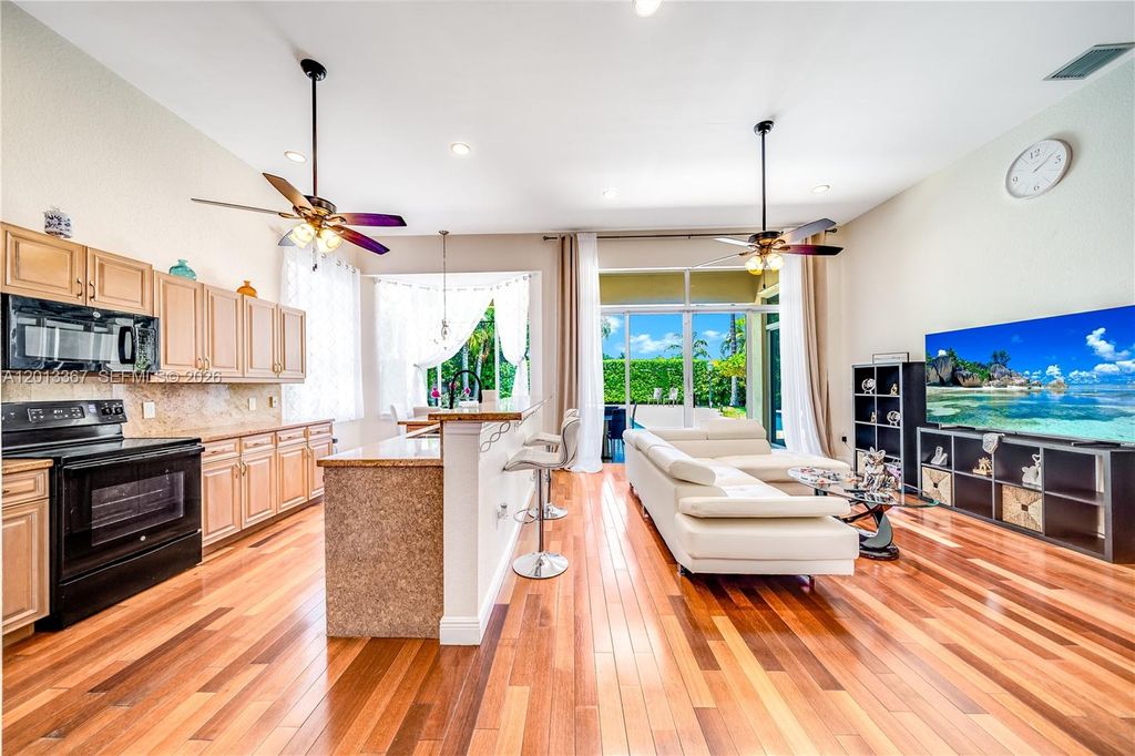 Photo of 1241 S 13th Ave, Hollywood, FL 33019 (MLS # A12013367)