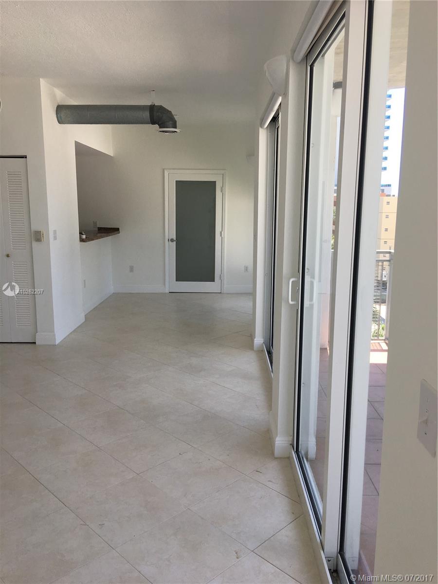 Open Layout Loft Style Apartment in heart of Edgewater. Minutes from Downtown, Wynwood, and Design District. . NO Lockbox. Call Mike to schedule showings.