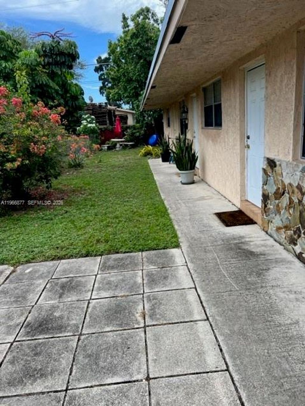 Photo of 31 SW 8th Ct #1-2, Hallandale Beach, FL 33009 (MLS # A11966877)