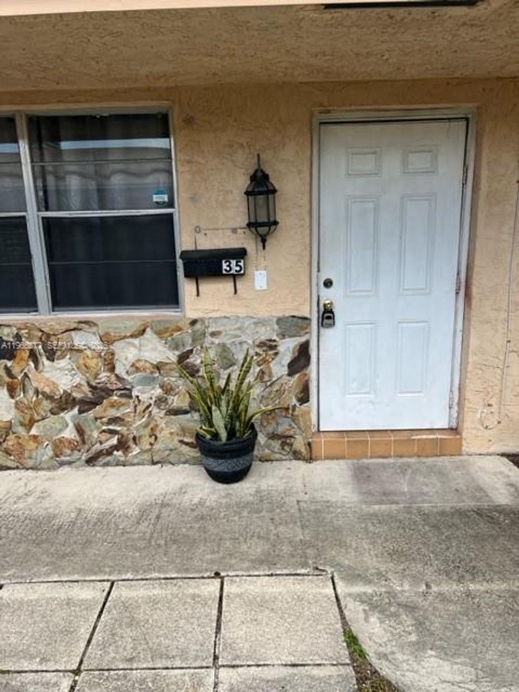 Photo of 31 SW 8th Ct #1-2, Hallandale Beach, FL 33009 (MLS # A11966877)