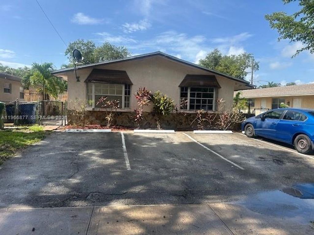 Photo of 31 SW 8th Ct #1-2, Hallandale Beach, FL 33009 (MLS # A11966877)