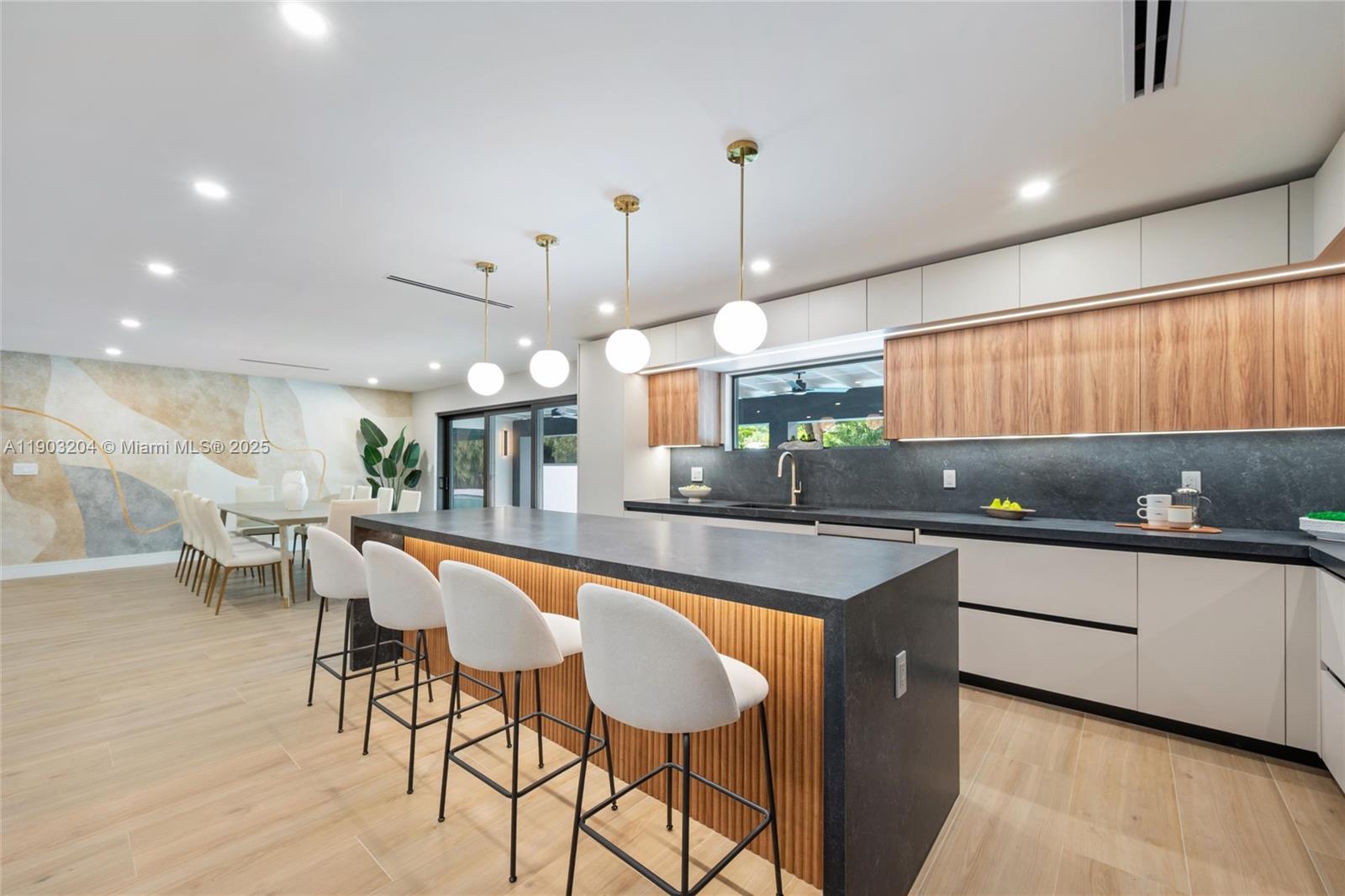 PARIS MANOR SOUTH - Residential