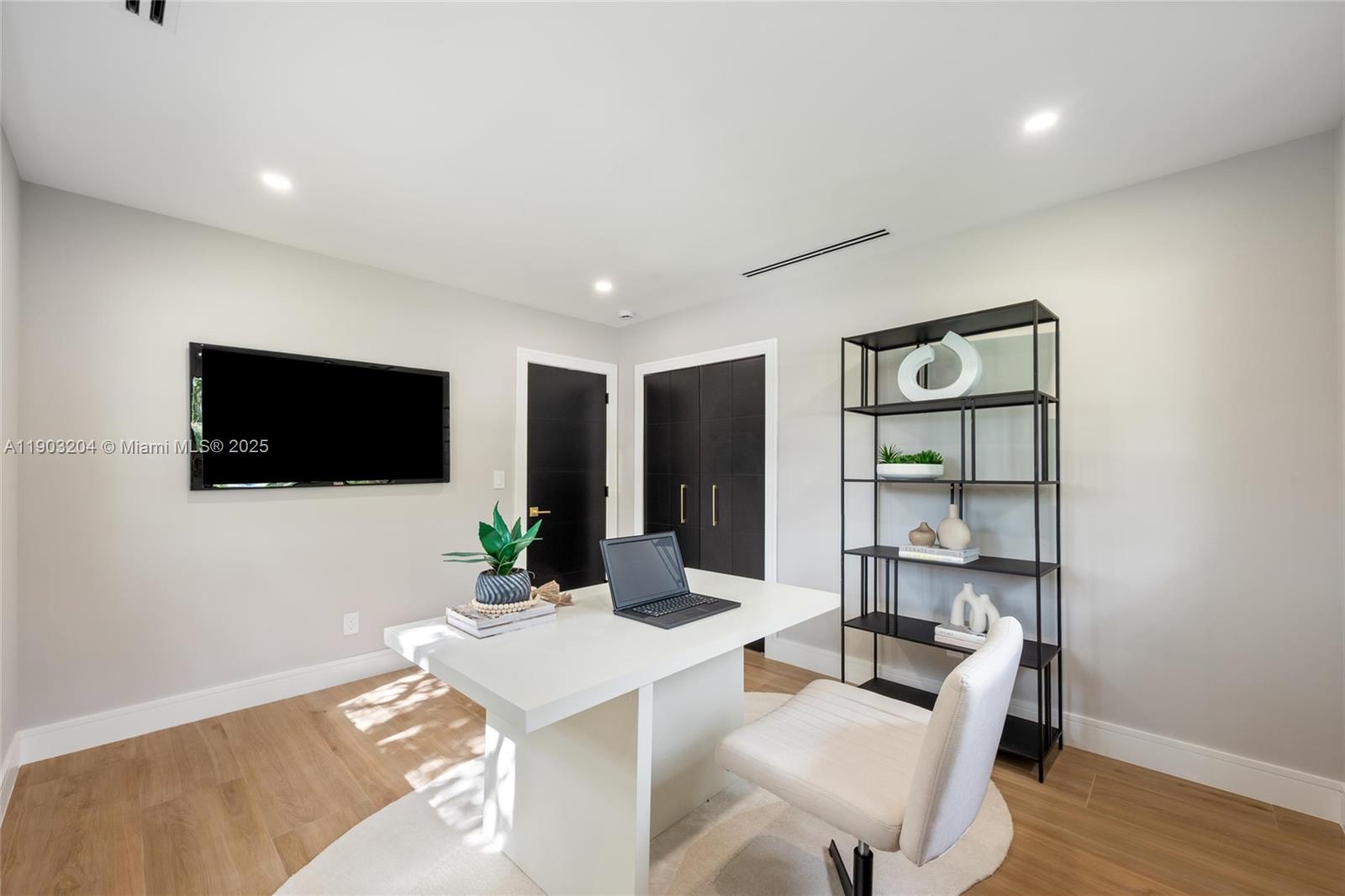 PARIS MANOR SOUTH - Residential