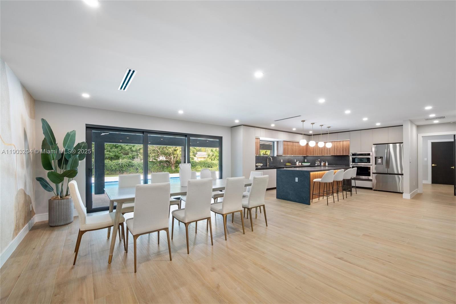 PARIS MANOR SOUTH - Residential