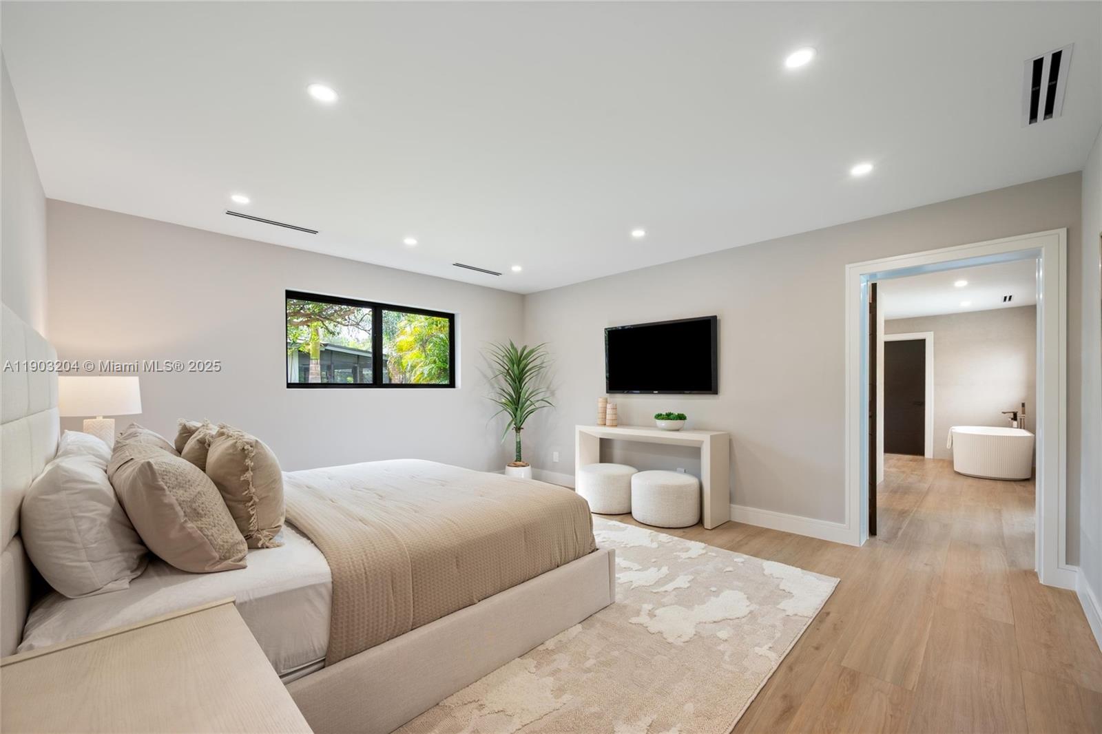 PARIS MANOR SOUTH - Residential