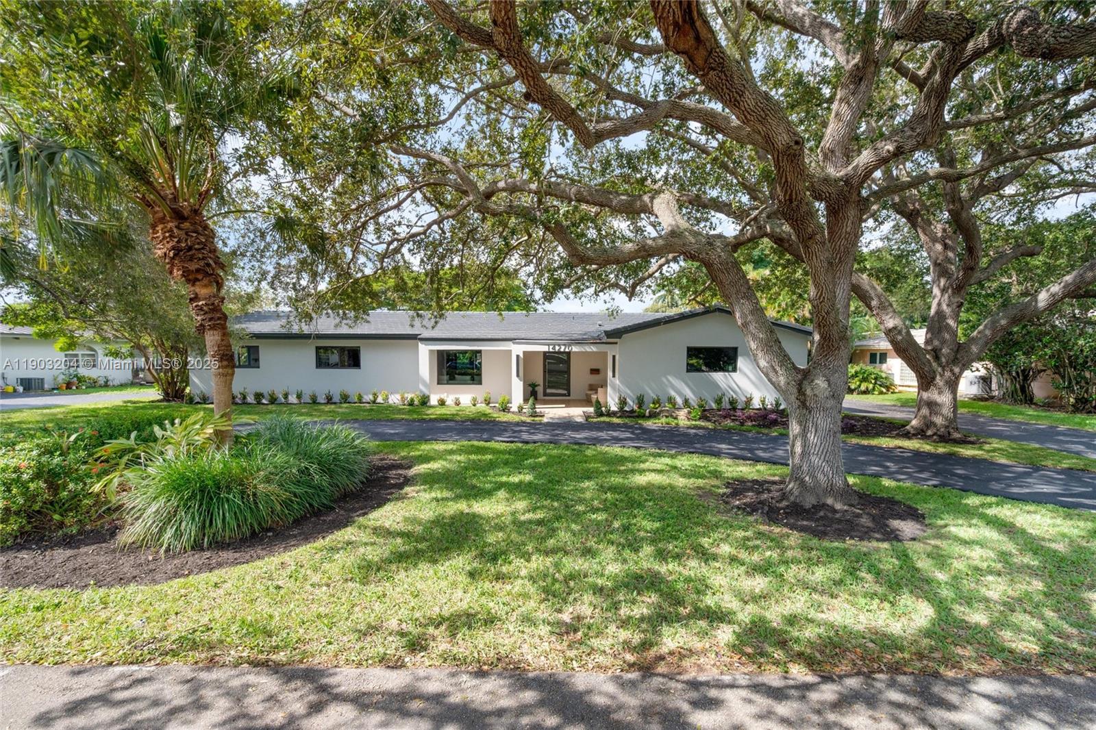 PARIS MANOR SOUTH - Residential