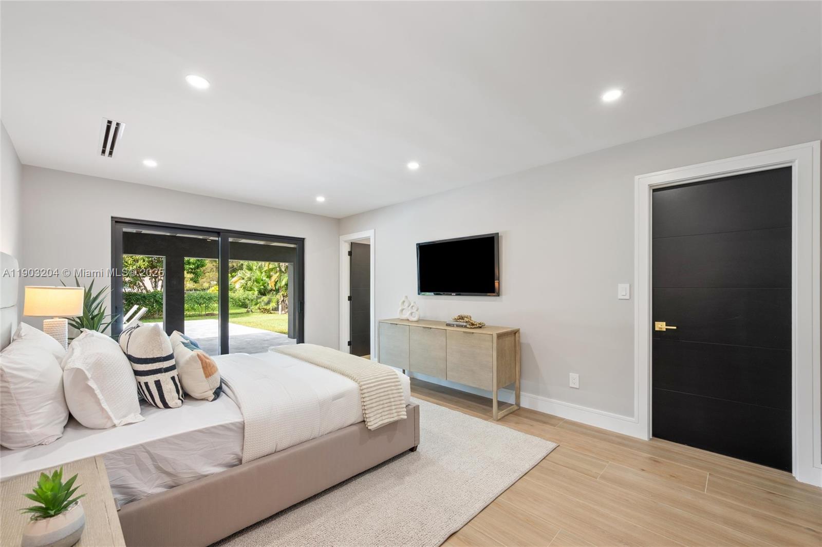 PARIS MANOR SOUTH - Residential