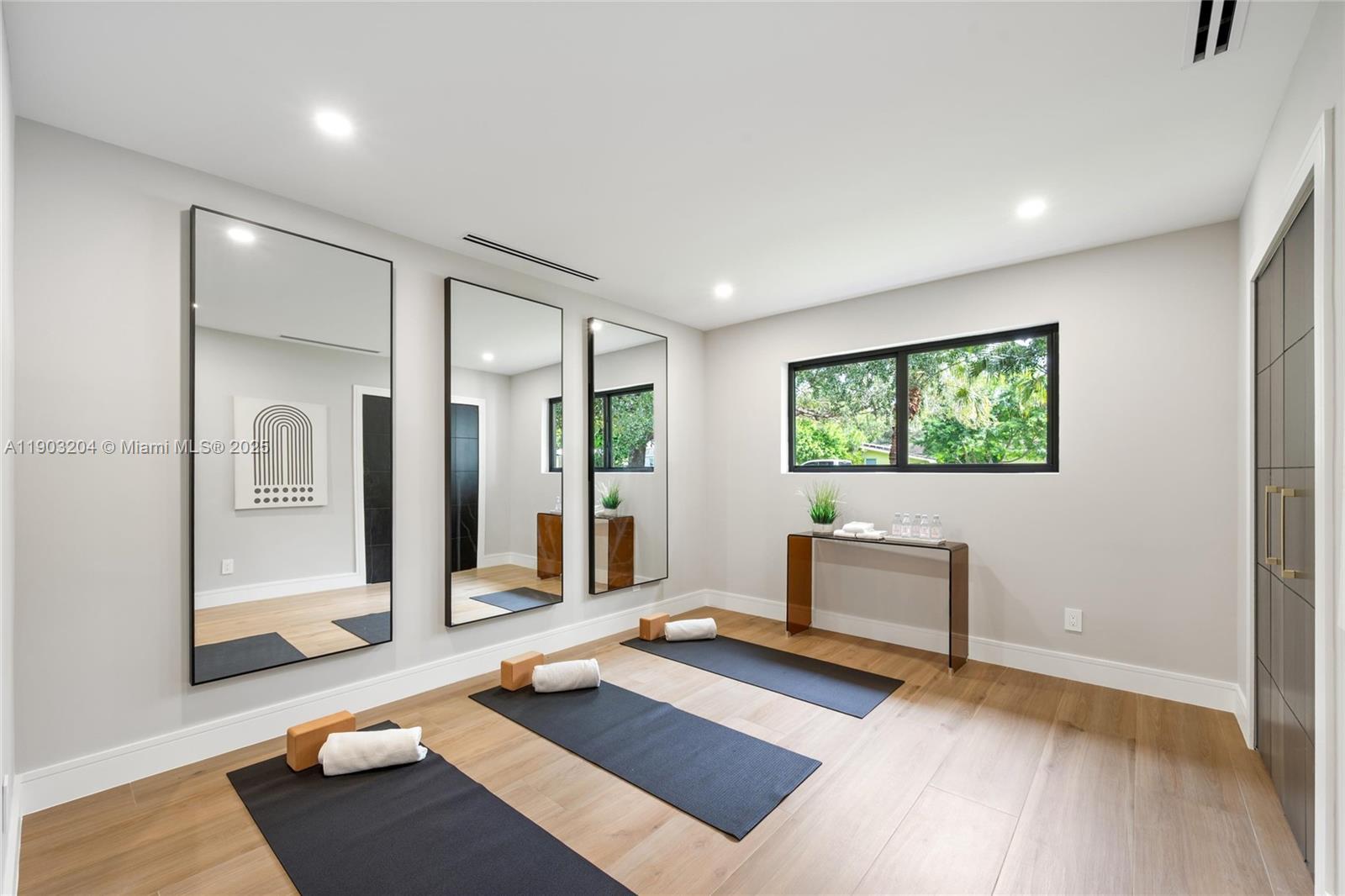 PARIS MANOR SOUTH - Residential