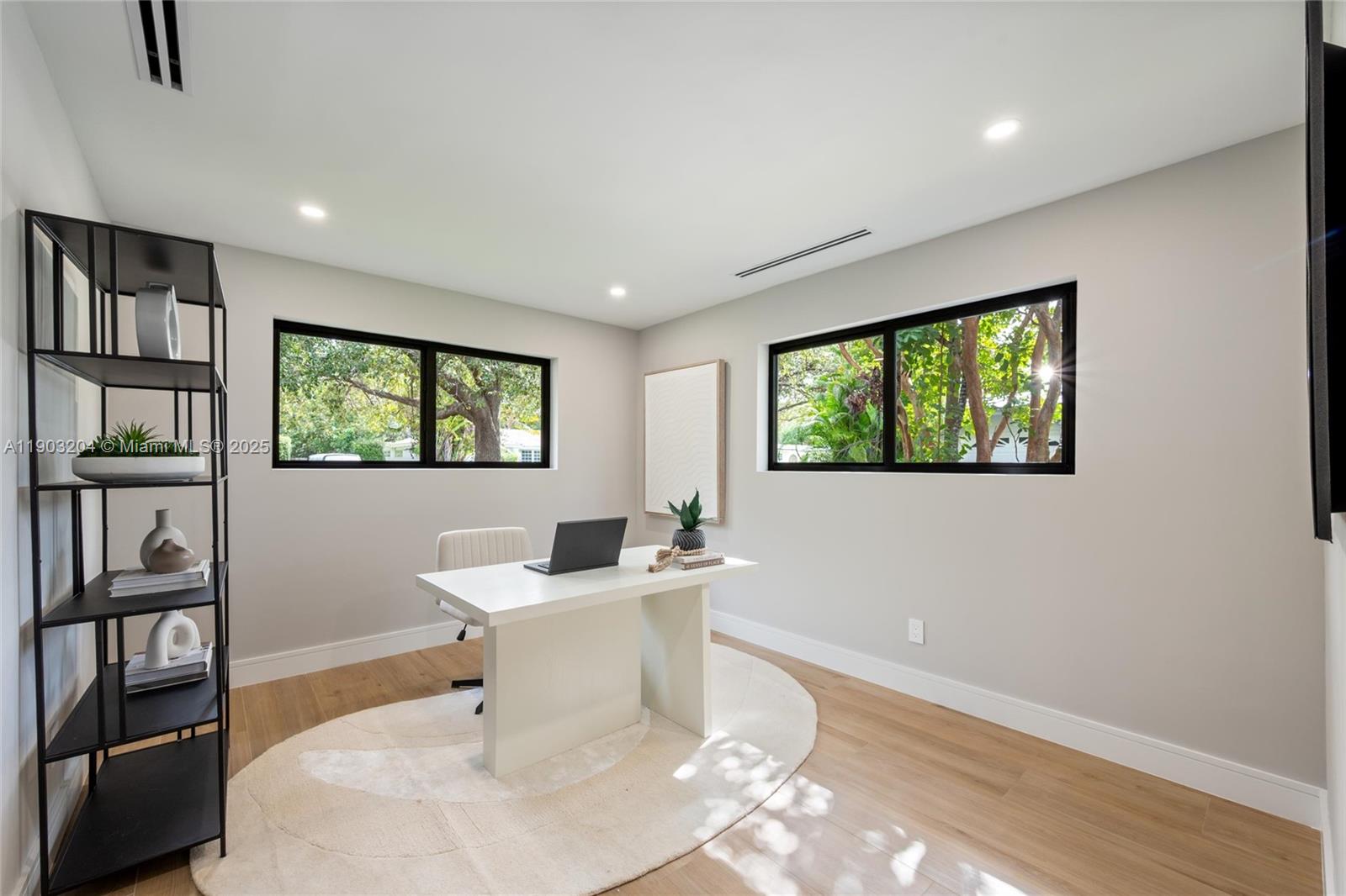 PARIS MANOR SOUTH - Residential