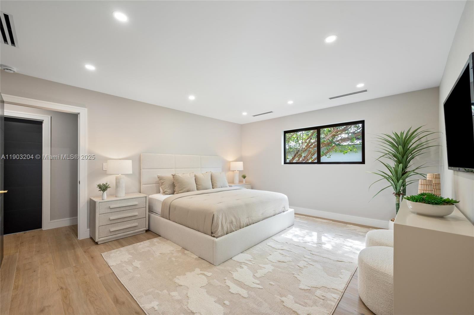 PARIS MANOR SOUTH - Residential