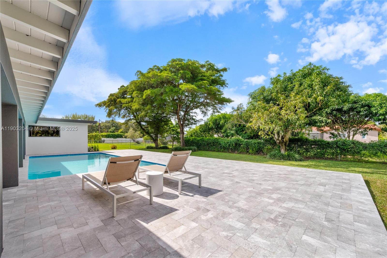 PARIS MANOR SOUTH - Residential