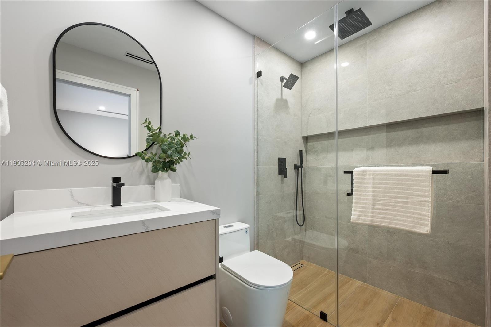 PARIS MANOR SOUTH - Residential