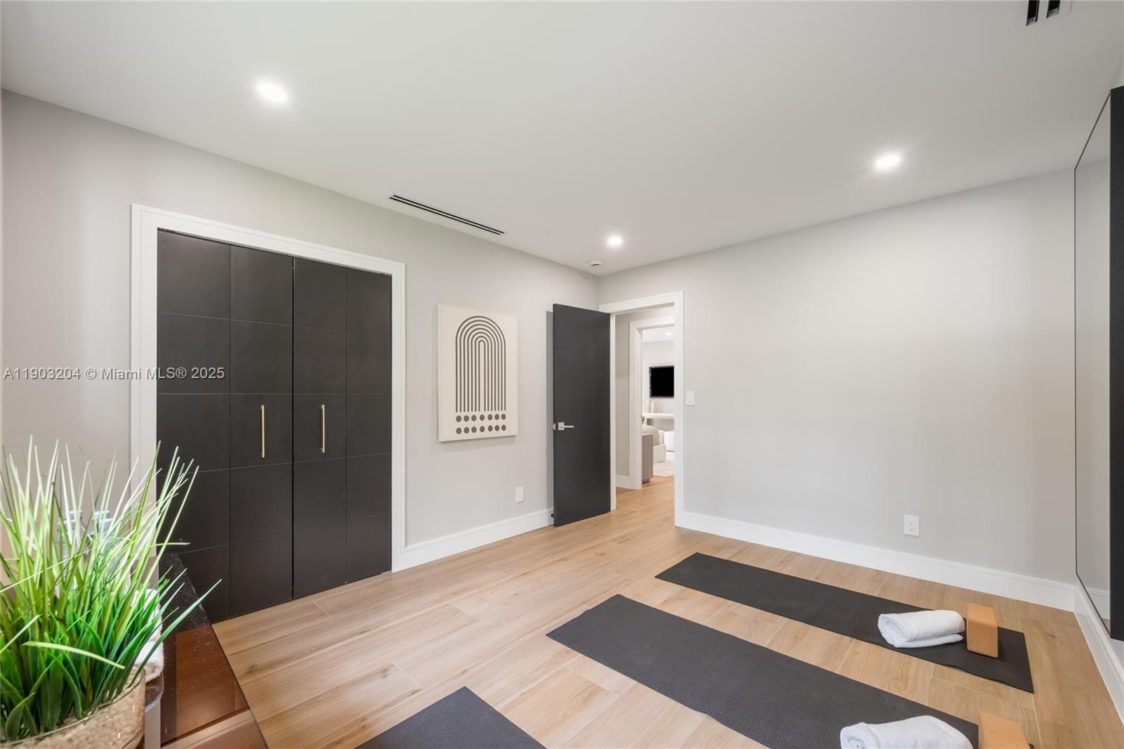 PARIS MANOR SOUTH - Residential