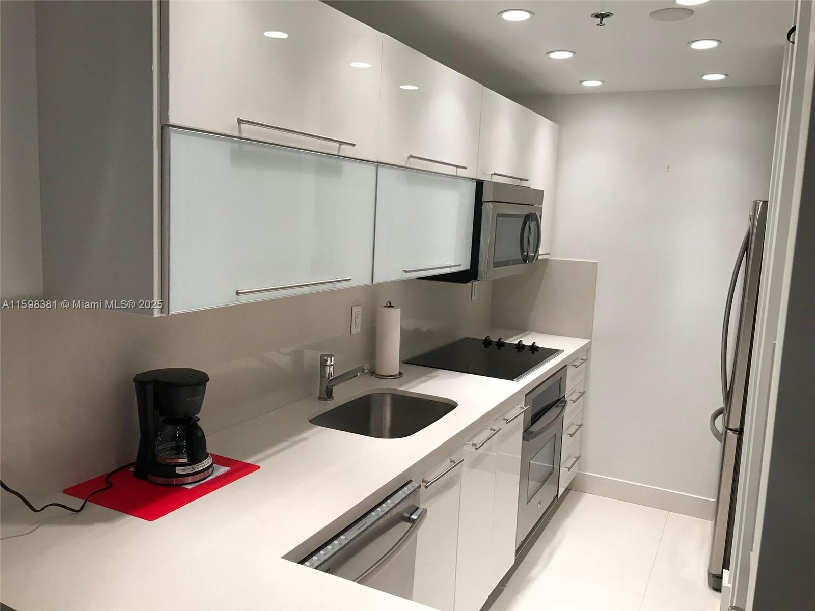 THE DECOPLAGE CONDO - Residential Lease